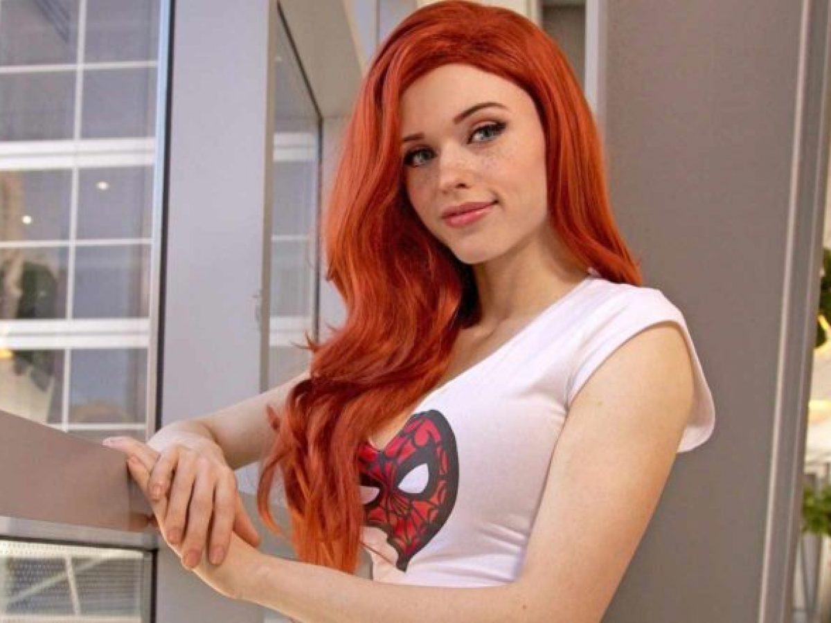 Is Amouranth (Kaitlyn Siragusa) Married? Who is Her Husband and What is Her  Net Worth? - Networth Height Salary