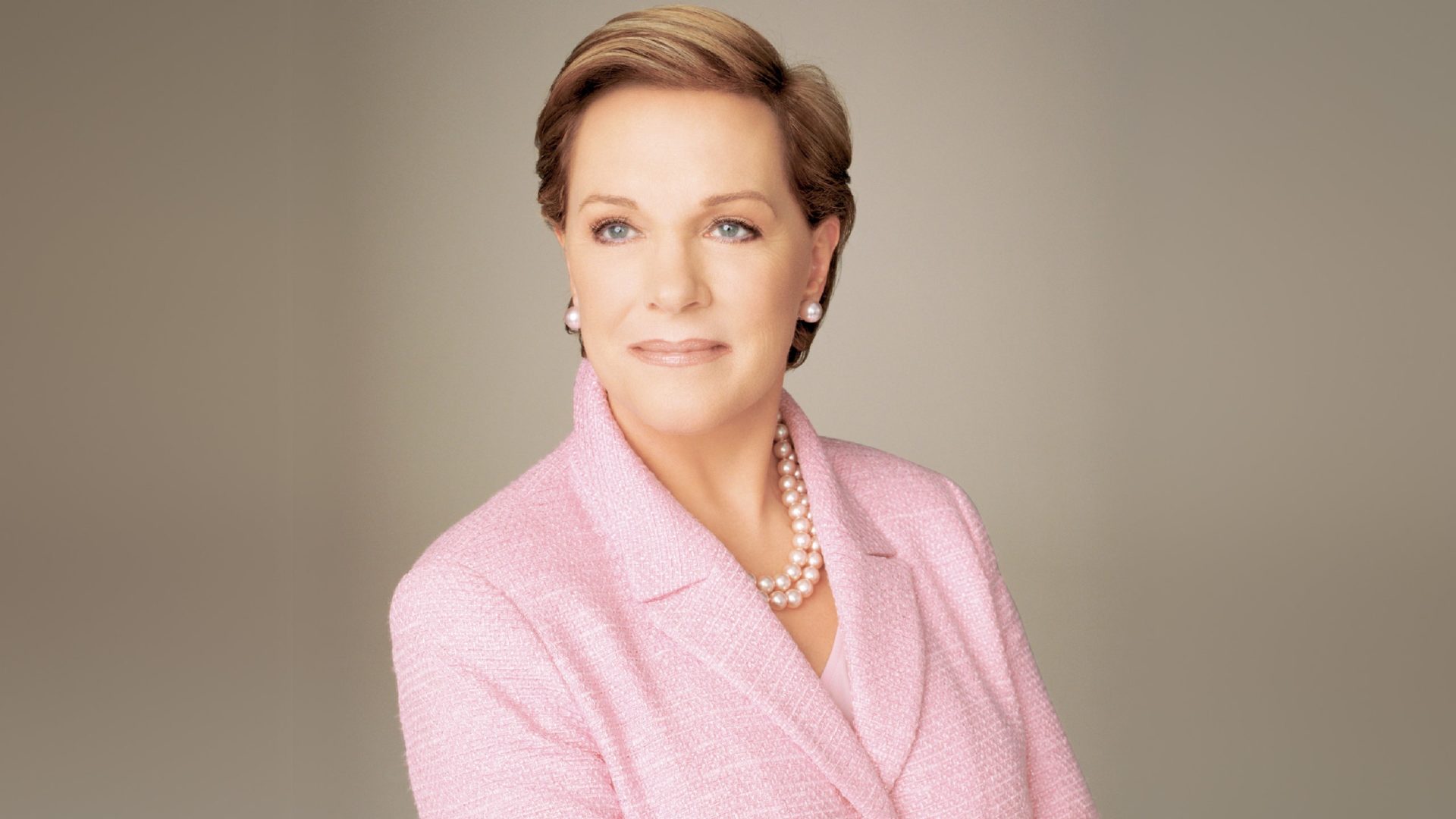 Julie Andrews Wiki 2021: Net Worth, Height, Weight, Relationship & Full Biography. - Pop Slider