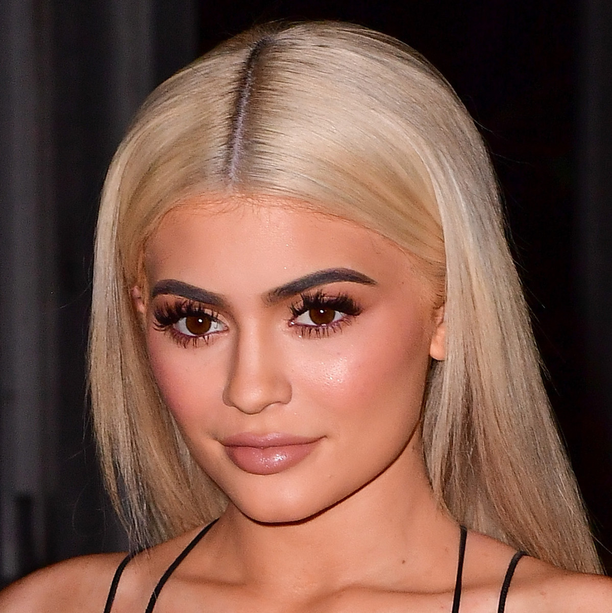 Kylie Jenner Wiki 2021 Net Worth, Height, Weight, Relationship & Full