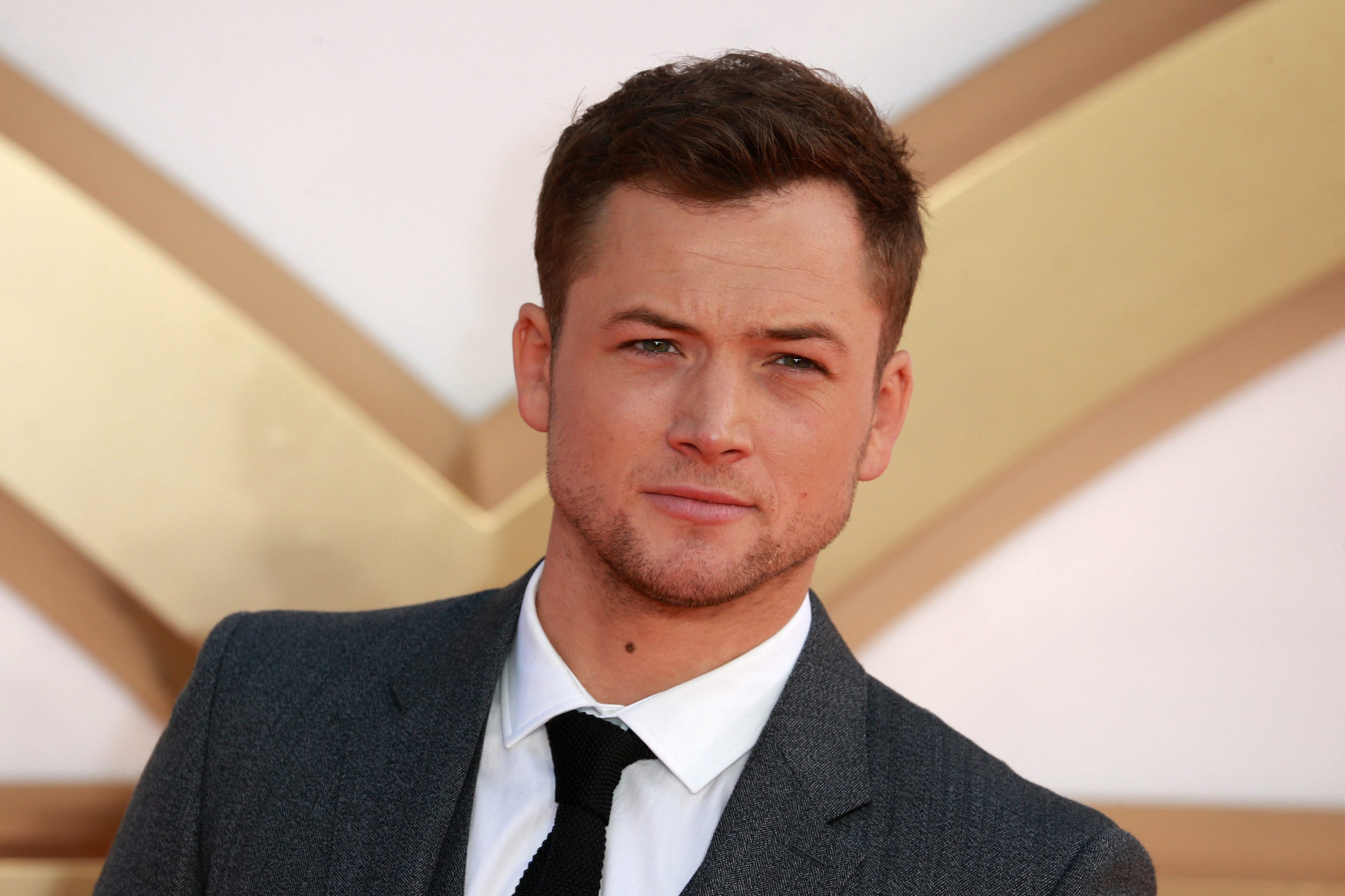 Taron Egerton Wiki 2021: Net Worth, Height, Weight, Relationship & Full ...