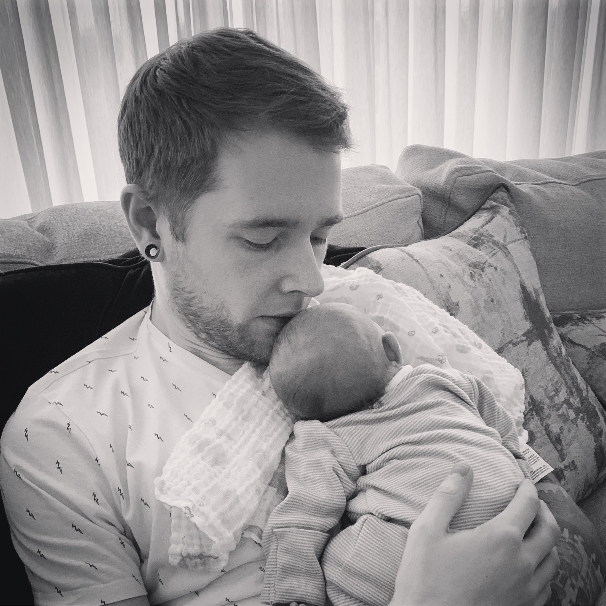ᴅᴀɴᴛᴅᴍ💎 on Twitter: "Asher Middleton was born on the 5th January 2020. We  couldn't be happier. We have made the decision not to show his face  anywhere online so please respect our